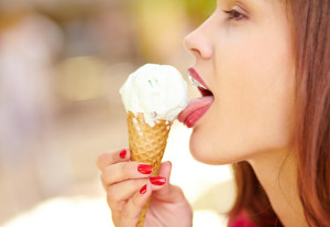 <a href='http://www.freepik.com/free-photo/close-up-of-woman-with-ice-cream_867501.htm'>Designed by Freepik</a>